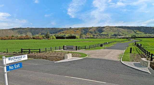 Wychwood Lane (off School Road South)