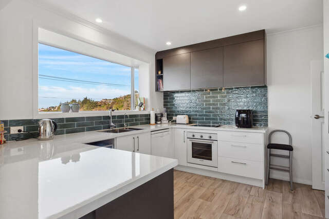 154 Easther Crescent