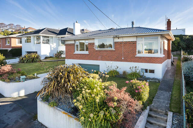 154 Easther Crescent