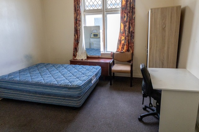Room 2/13 Russell Street