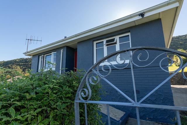 6 Hinau Street
