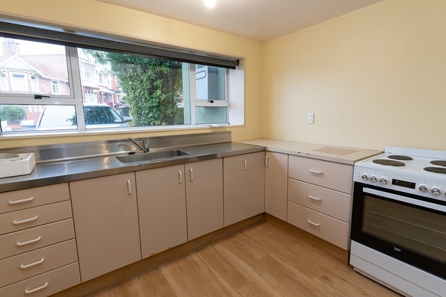 83A York Place